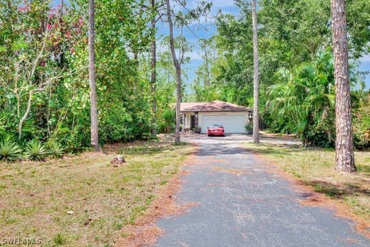 Property Photo: 5251 Boxwood Way FL 34116