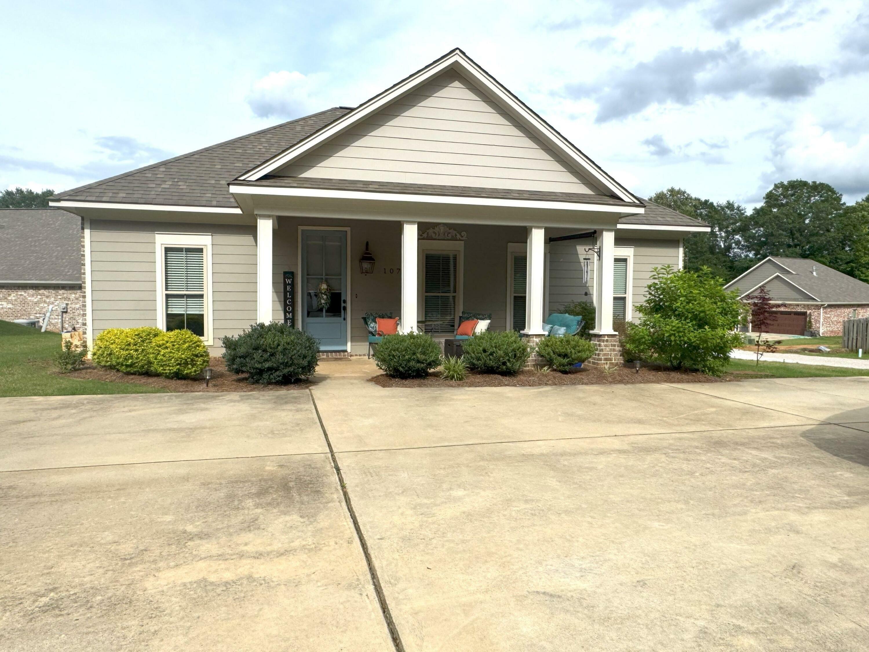 Property Photo: 1074 County Road 90 MS 38652