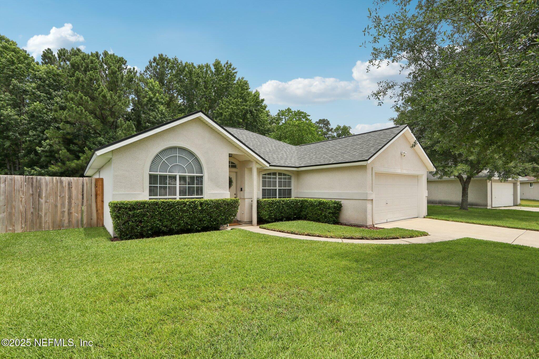 Property Photo: 1260 Winding Brook Court FL 32068