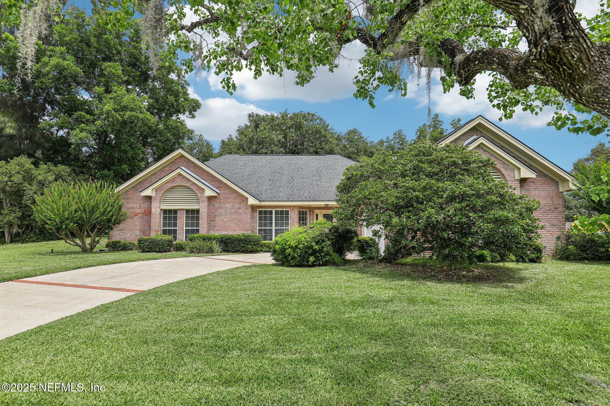Property Photo: 759 Matterhorn Court FL 32259
