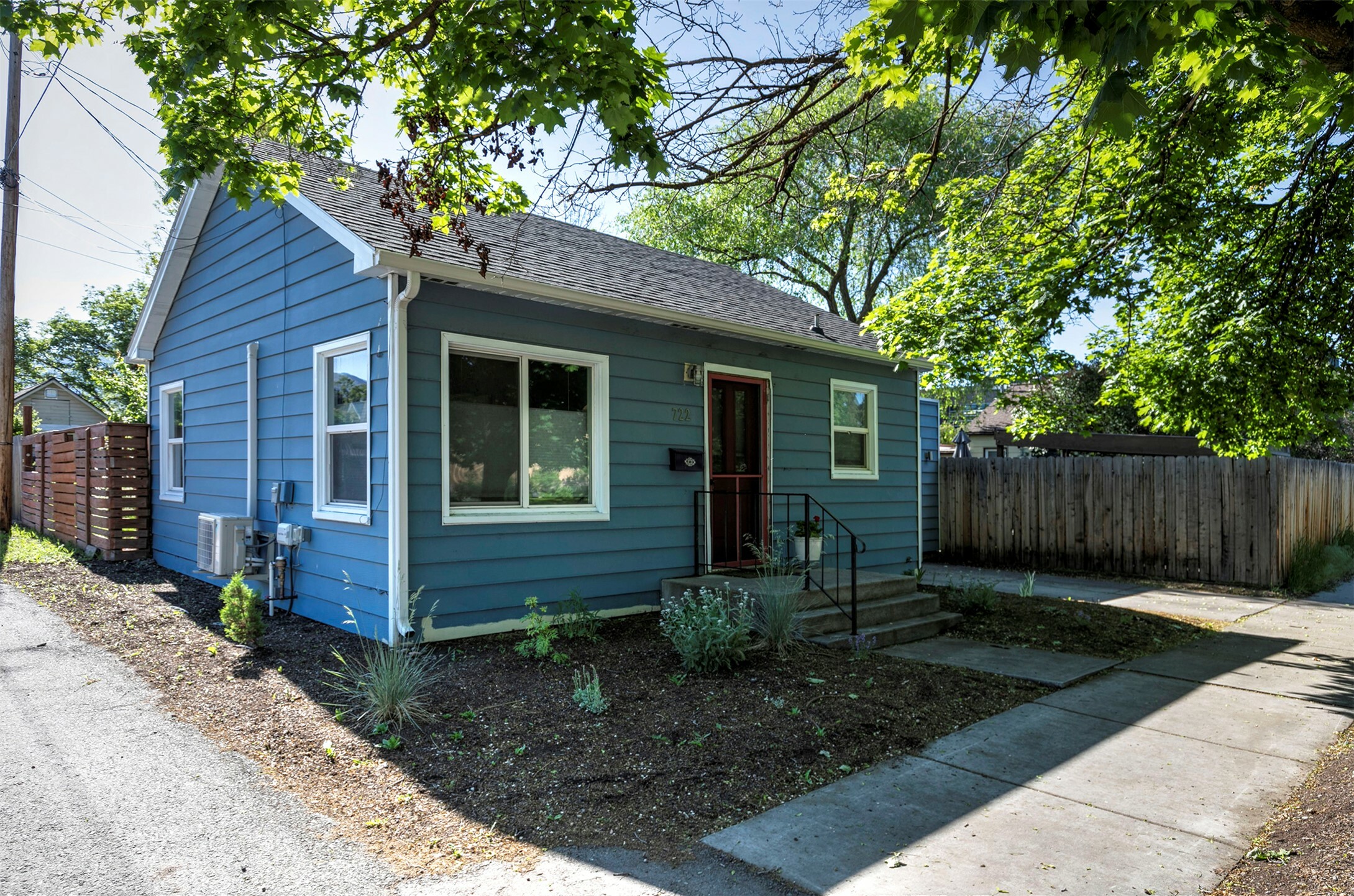 Property Photo:  722 Oak Street  MT 59801 