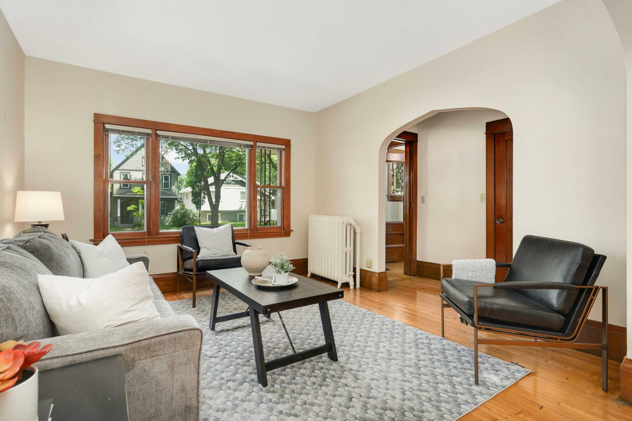 Property Photo: 742 Hawthorne Avenue E MN 55106