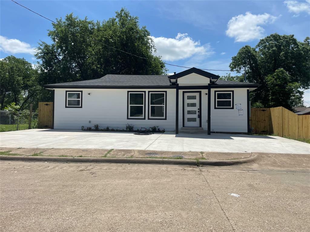 Property Photo: 4524 Metropolitan Avenue TX 75210