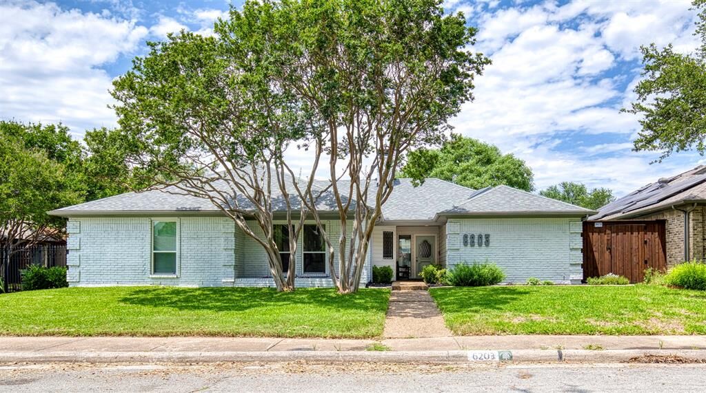 Property Photo:  6203 Copperhill Drive  TX 75248 