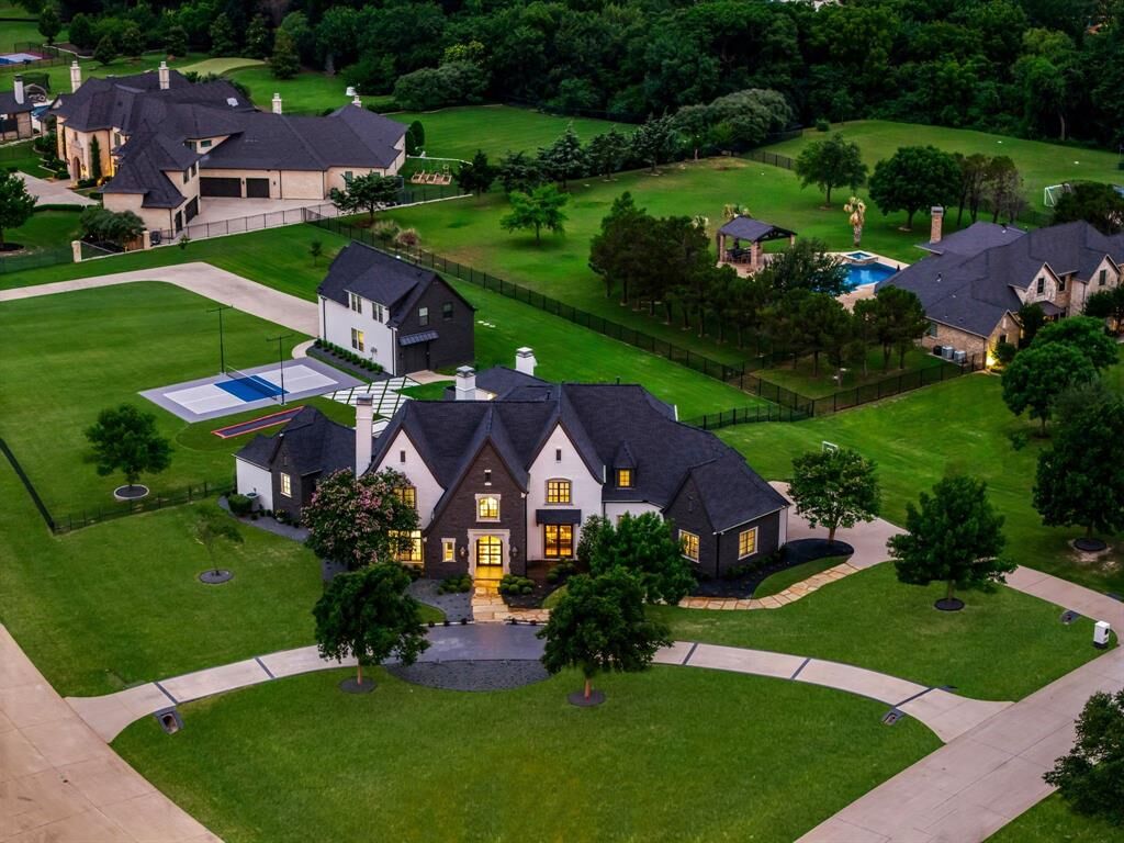 Property Photo:  2600 Lakeview Court  TX 75078 