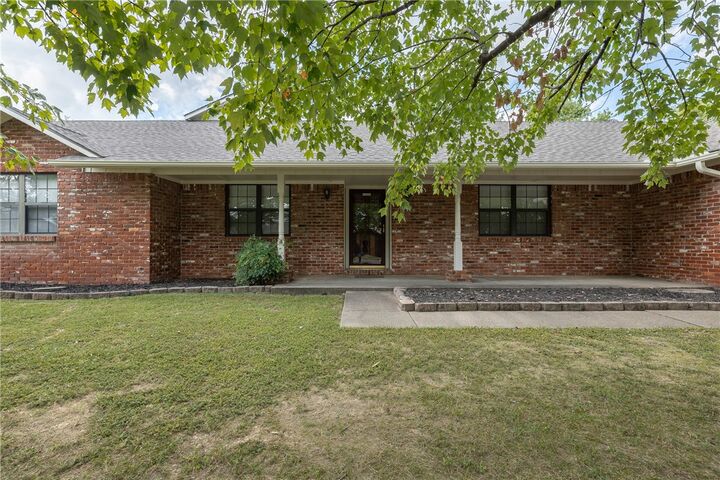 Property Photo: 1719 Ridgeview Drive AR 72762