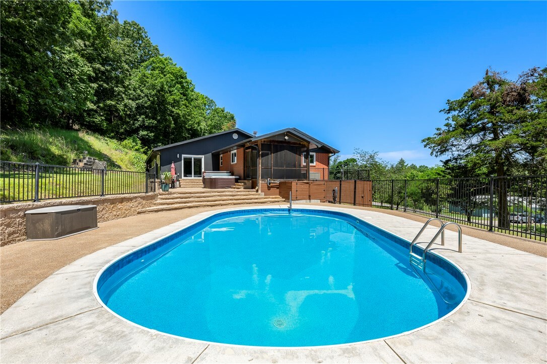 Property Photo: 19045 Pinecrest Lane AR 72756