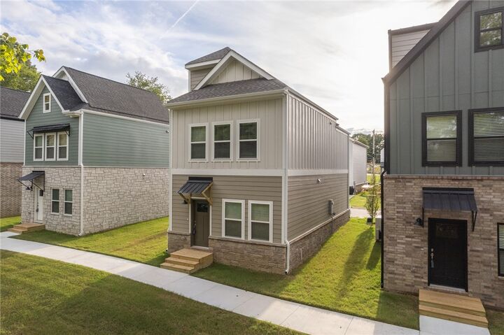 Property Photo:  1319 S Van Buren Avenue  AR 72701 