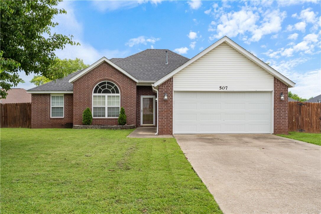 Property Photo:  507 Emerald Street  AR 72745 