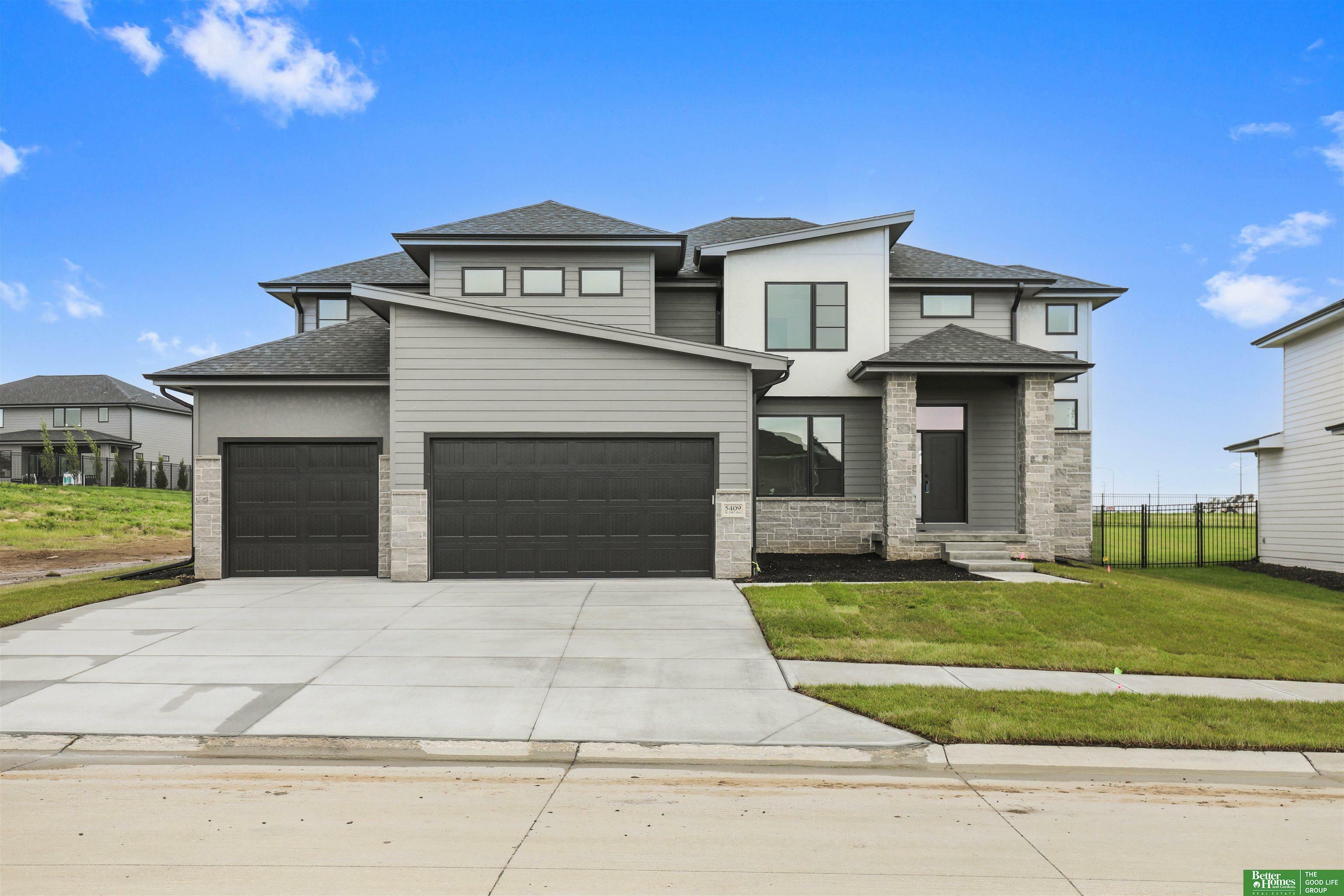 Property Photo: 5409 N 196th Avenue NE 68022