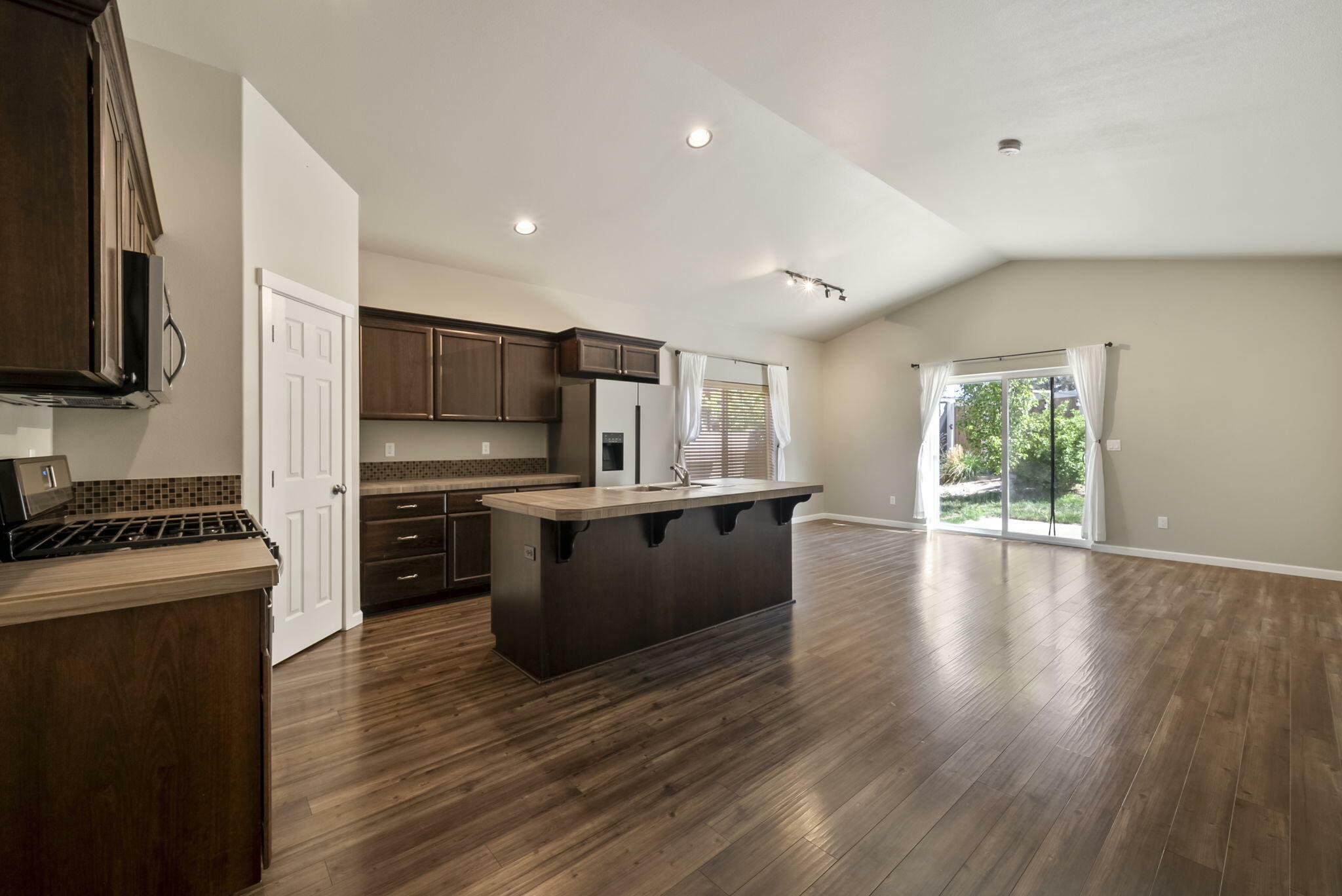 Property Photo: 656 SE Reed Market Road OR 97702