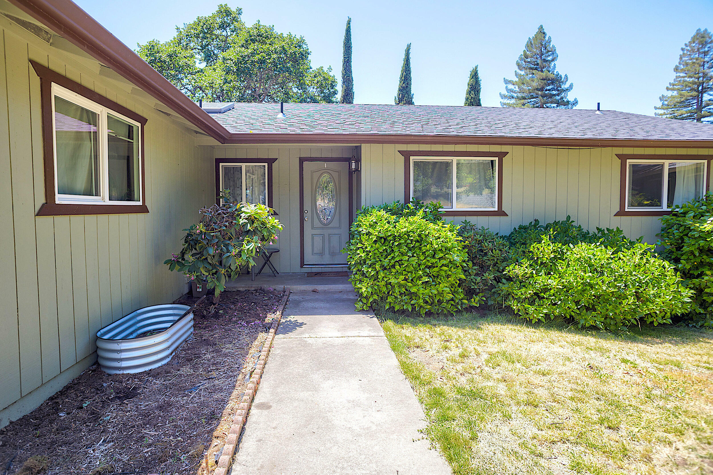 Property Photo: 1216 NE John Drive OR 97526