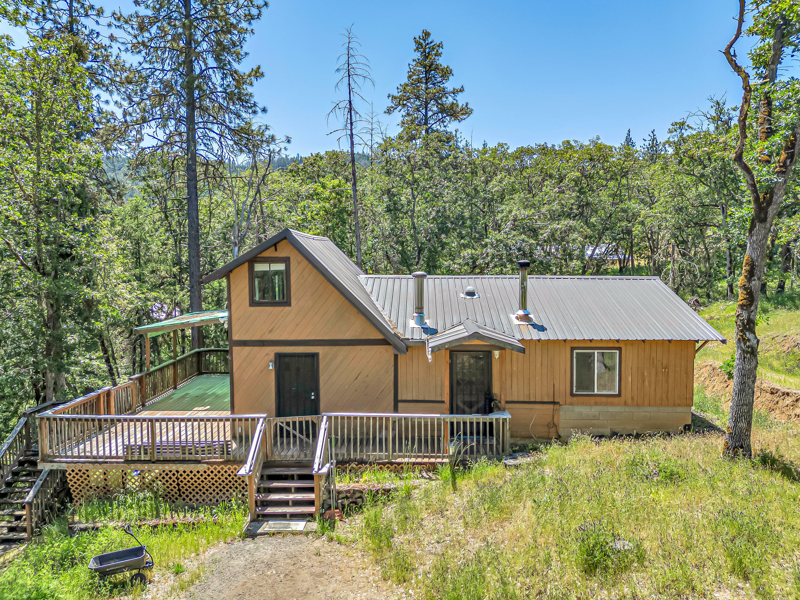 Property Photo: 4780 Andrews Road OR 97501