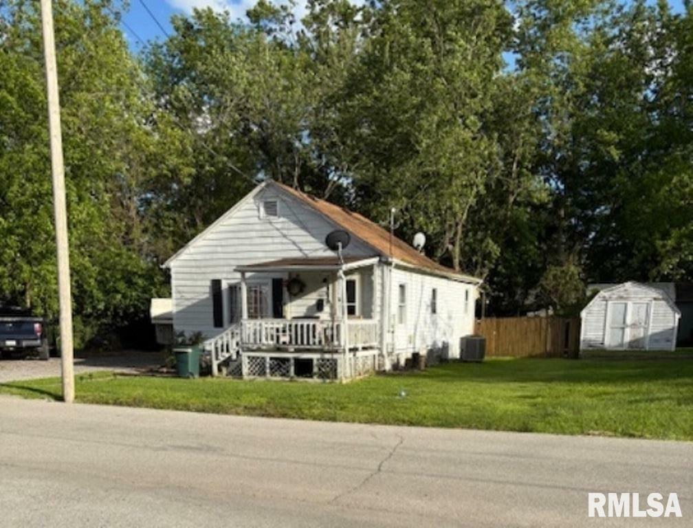 Property Photo: 1505 W Chestnut Street IL 62959
