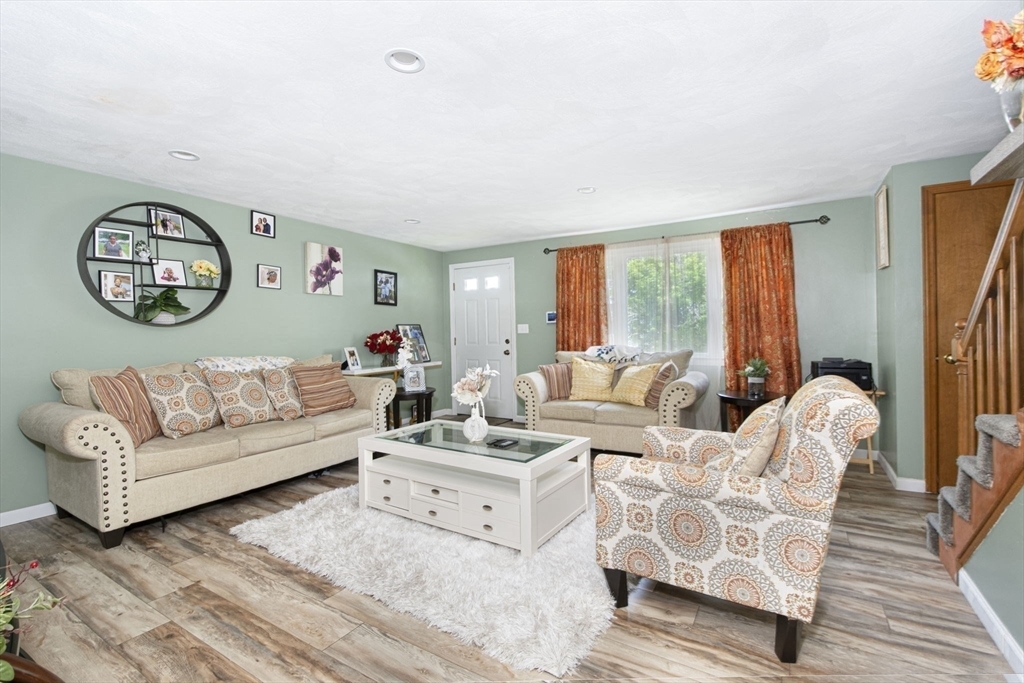 Property Photo:  24 Penobscott Circle 24  MA 01844 