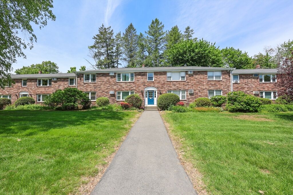Property Photo:  3 Myles Standish Dr 8  MA 01835 