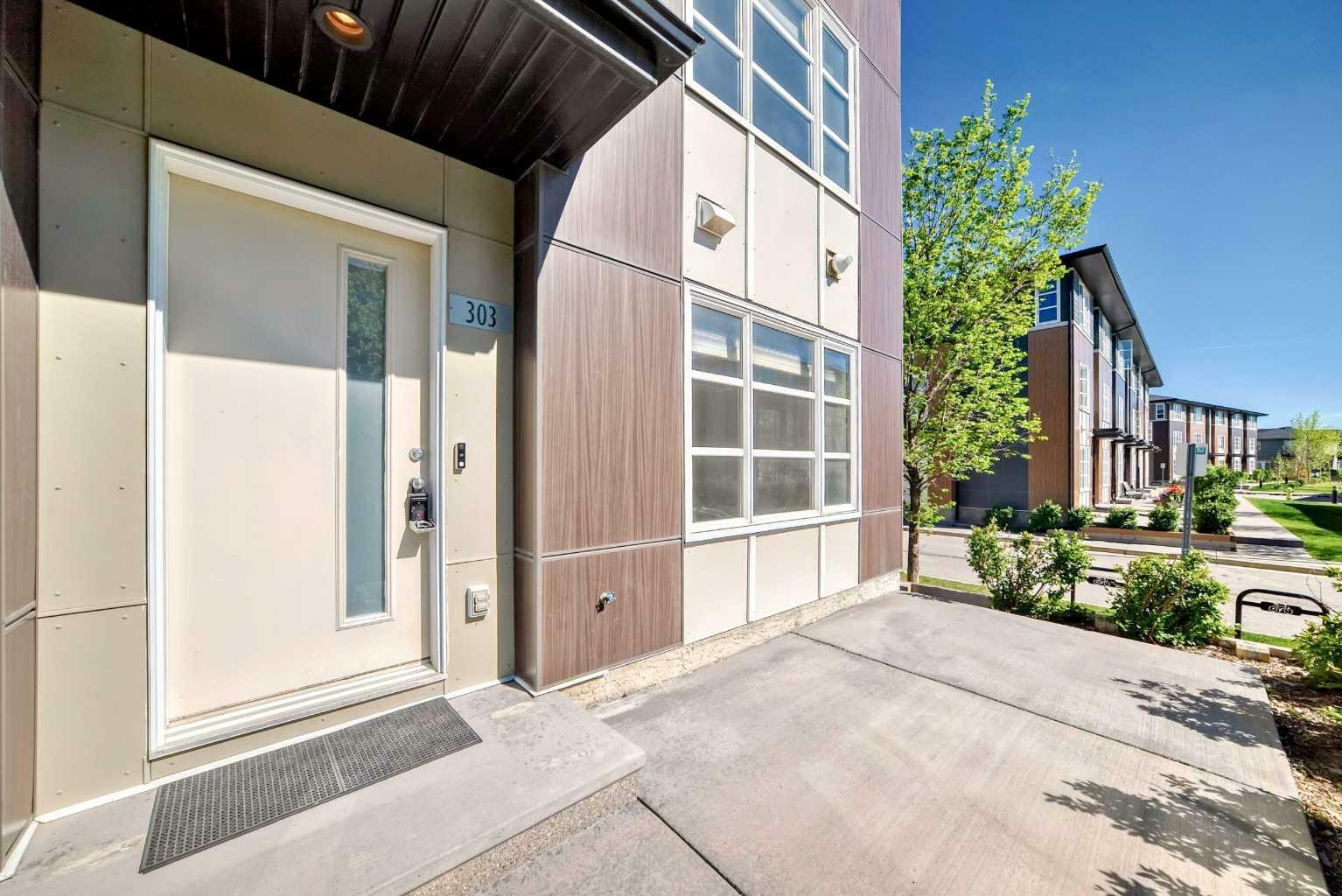 Property Photo:  303 Evansridge Park NW  AB T3P 0N7 
