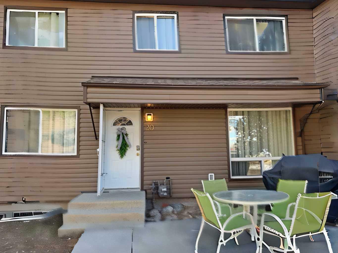 Property Photo: 5215 6 Avenue 20 AB T7E 1K9