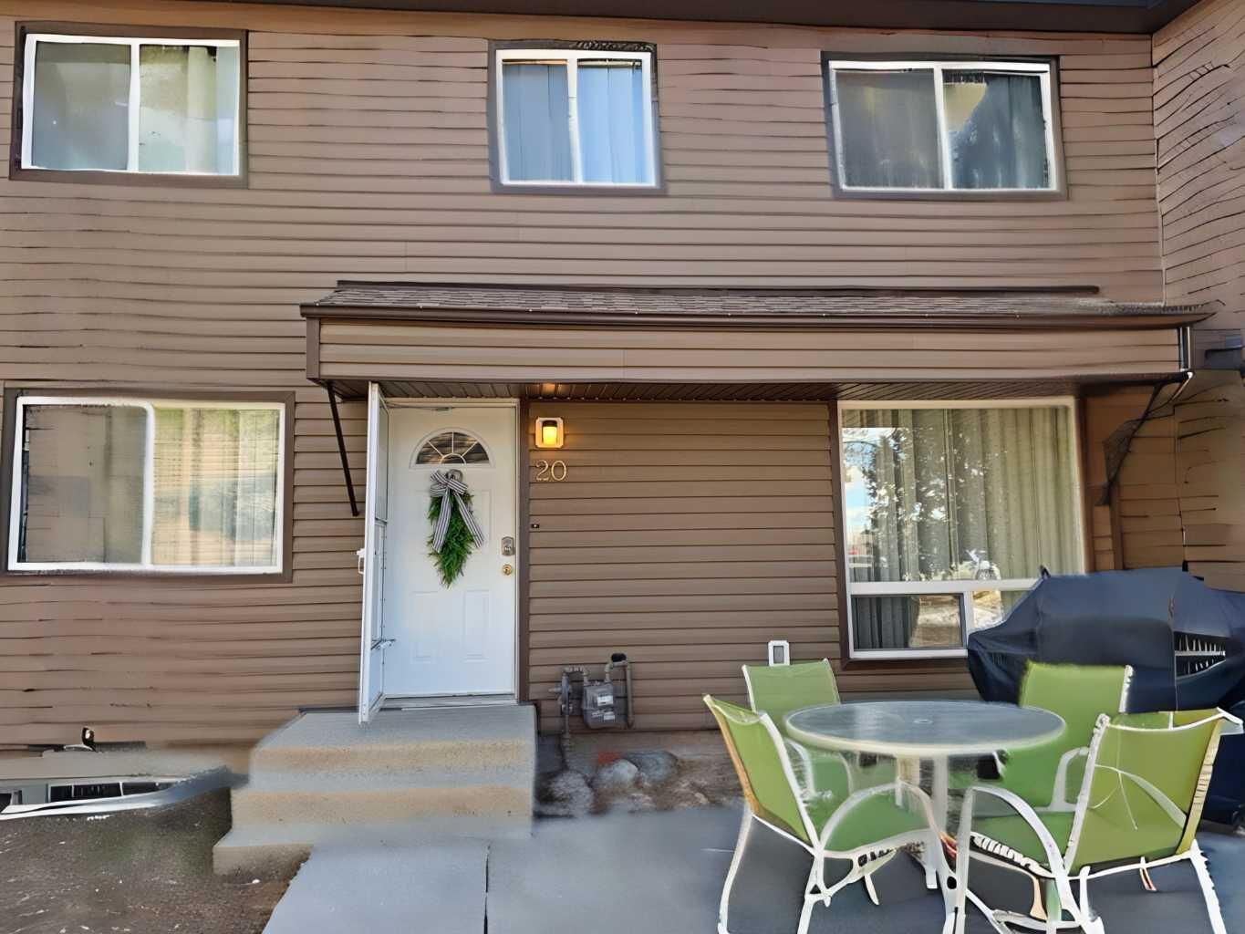 Property Photo: 5215 6 Avenue 20 AB T7E 1K9
