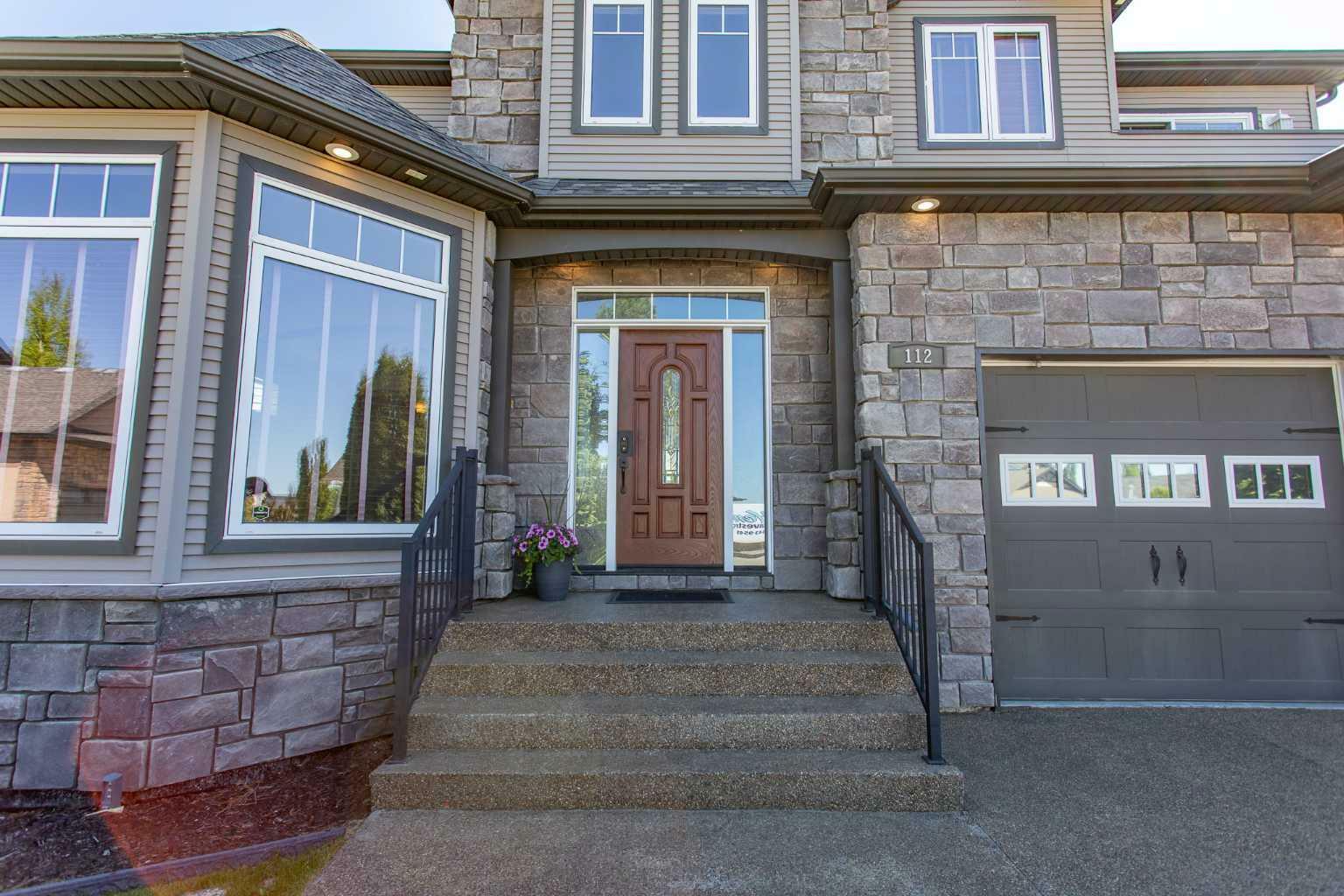 Property Photo: 112 Illingworth Close AB T4R 0B1