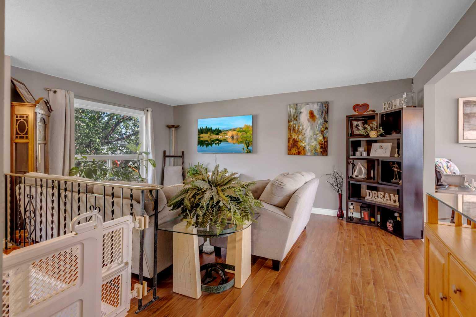 Property Photo: 46 Heritage Drive AB T4L 1N7
