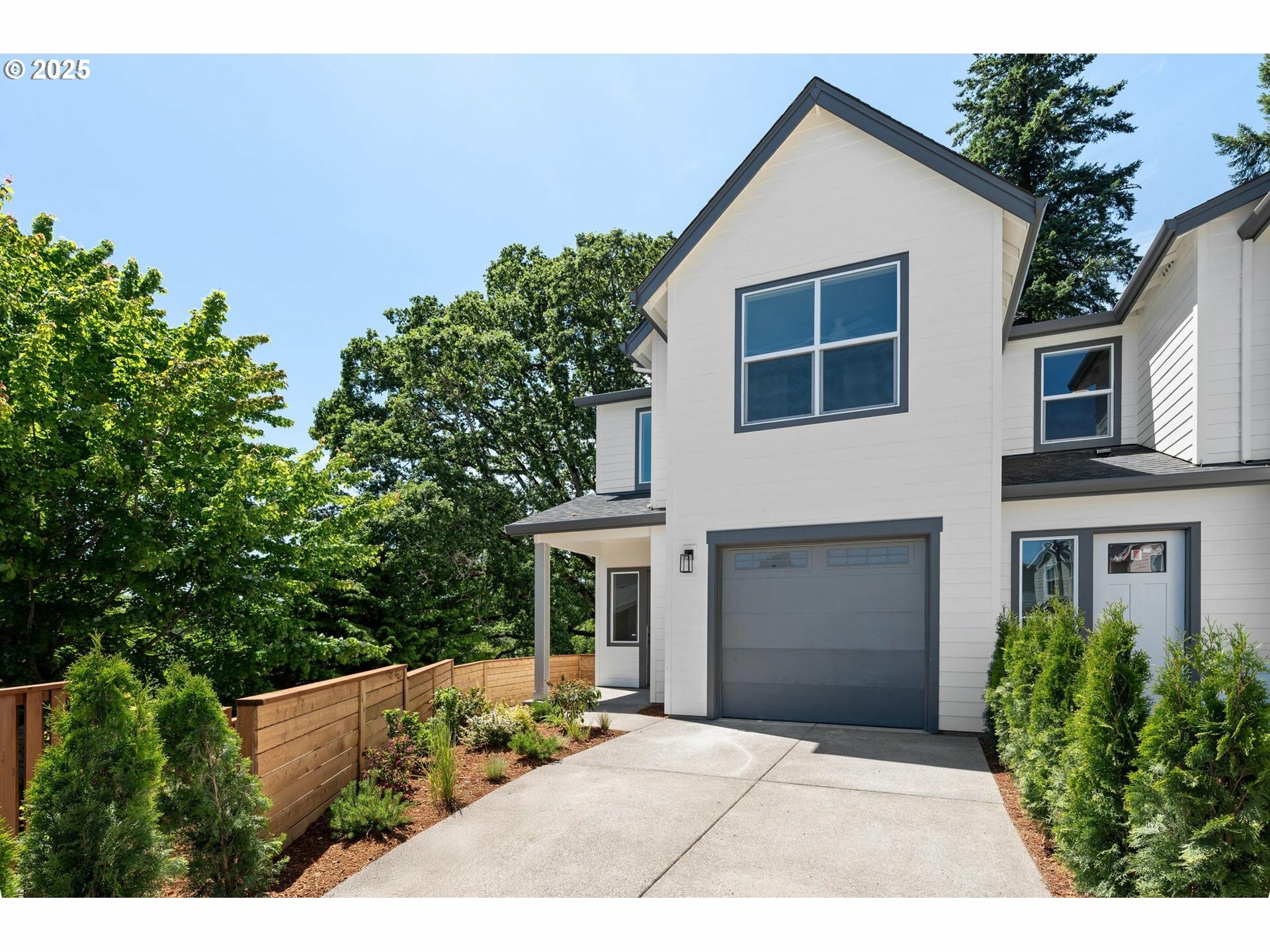 Property Photo: 9258 SW Waverly Dr OR 97224