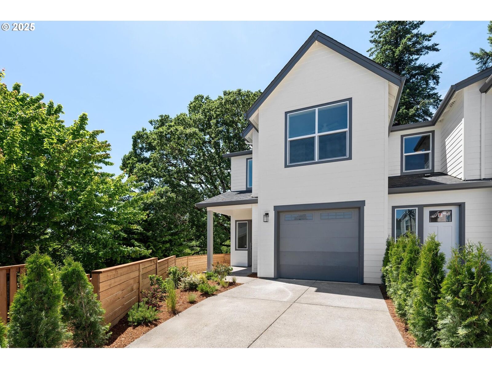Property Photo: 9258 SW Waverly Dr OR 97224