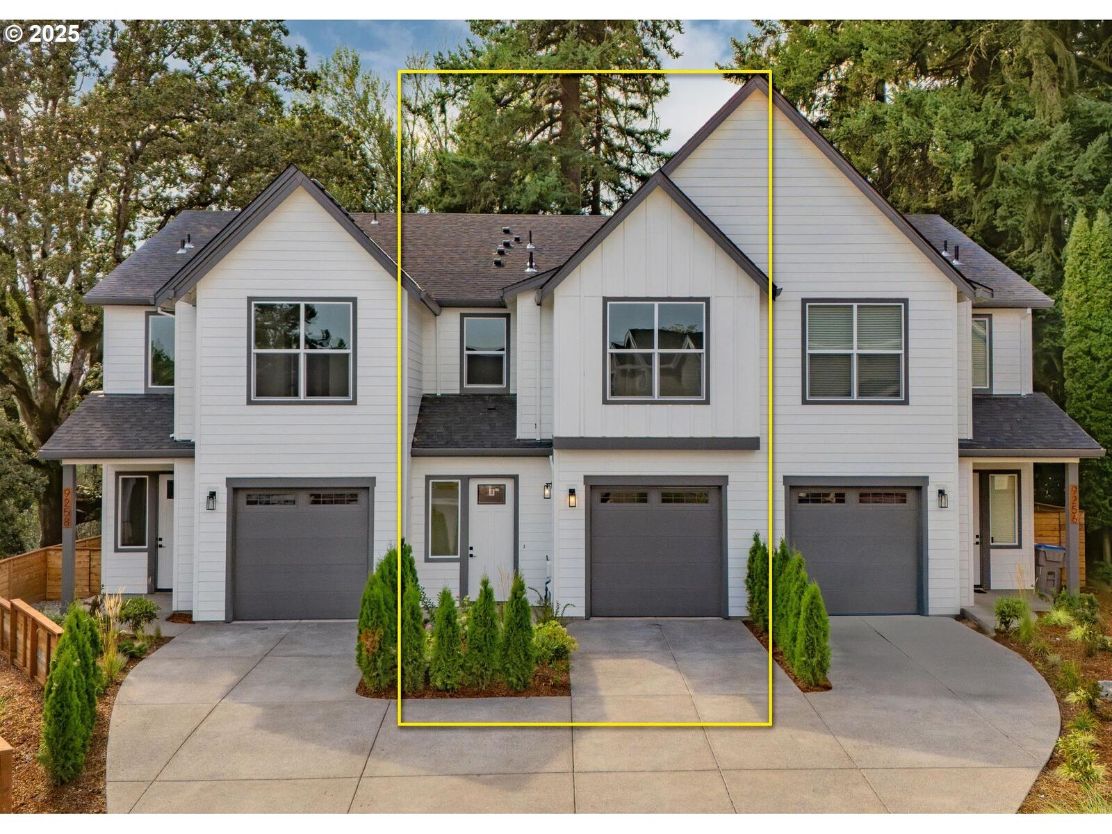 Property Photo: 9258 SW Waverly Dr OR 97224