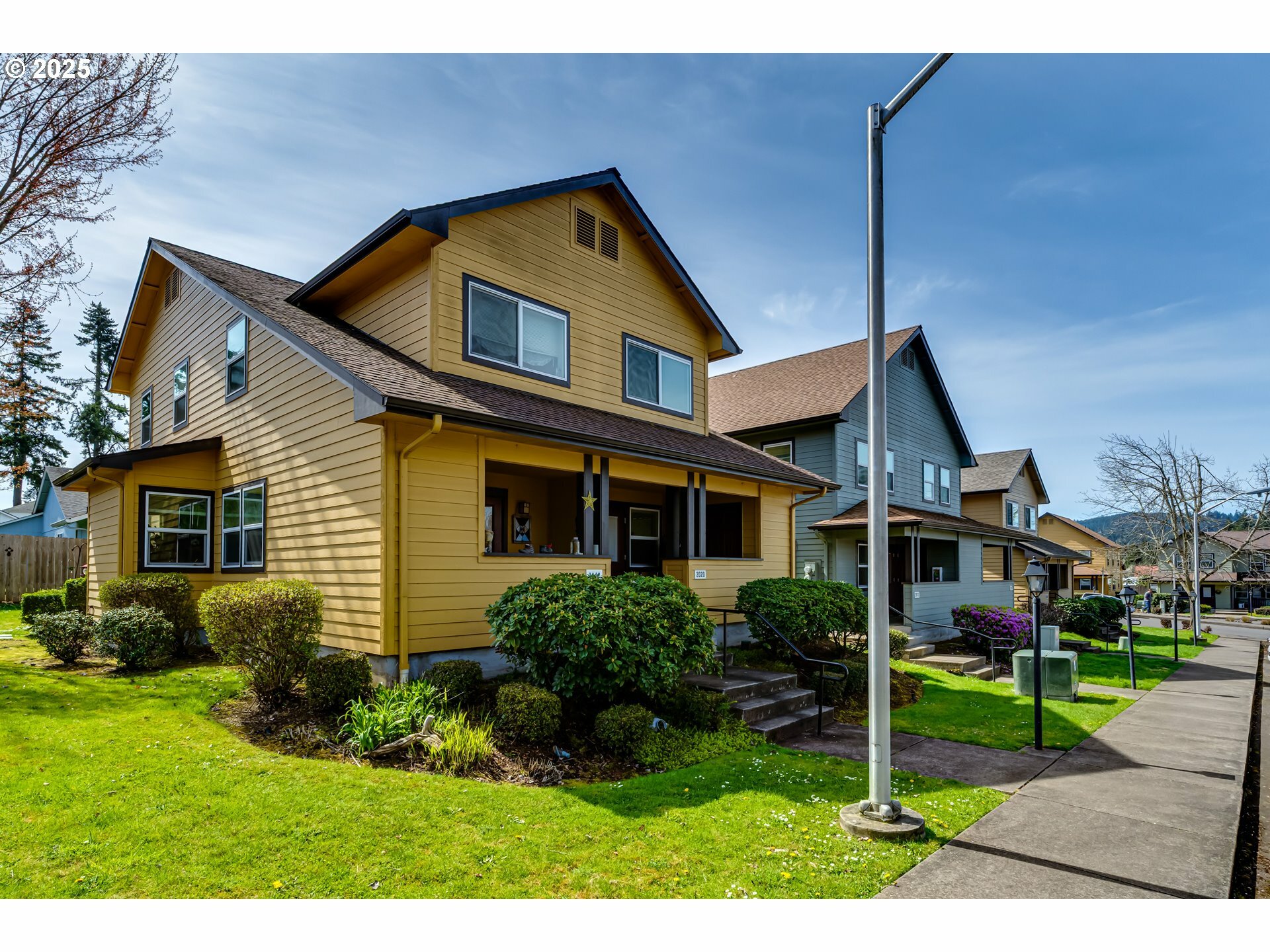 Property Photo: 2000 S 8th St OR 97424