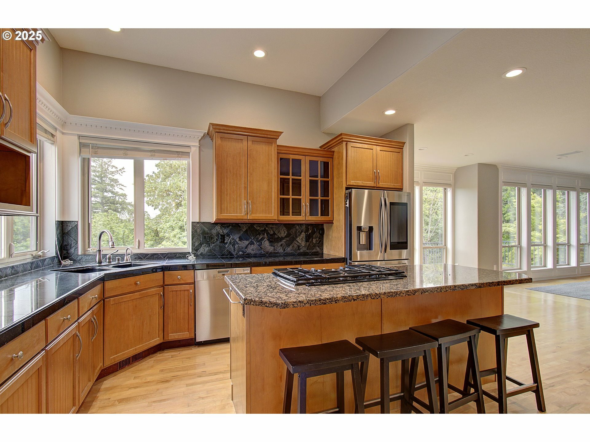 Property Photo: 933 NW Grand Ridge Dr WA 98607