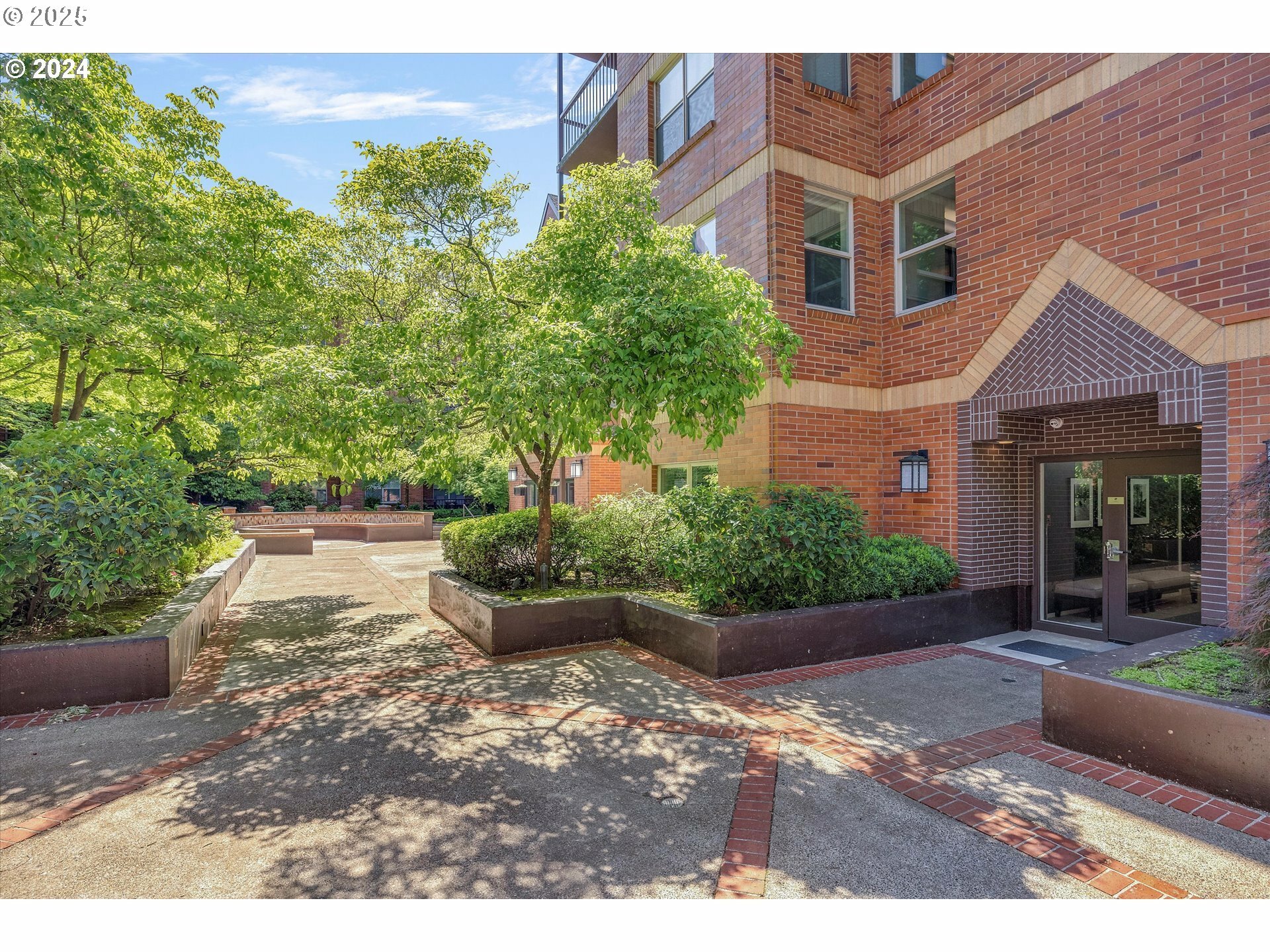 Property Photo:  1500 SW Park Ave 206  OR 97201 