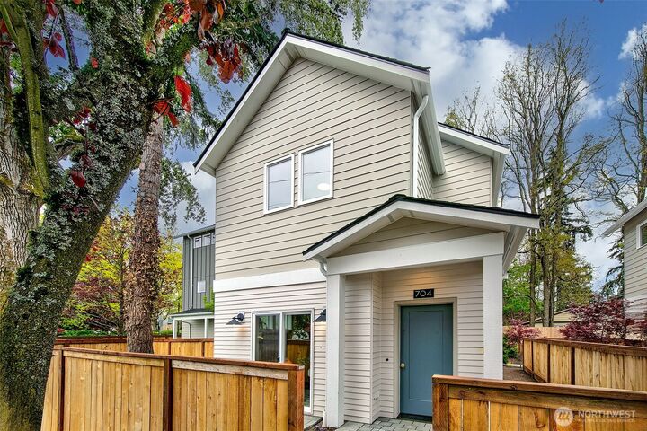 704 N 107th Street  Seattle WA 98133 photo