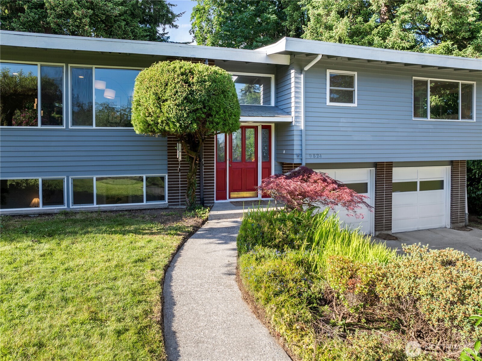 Property Photo:  9824 NE 139th Street  WA 98034 