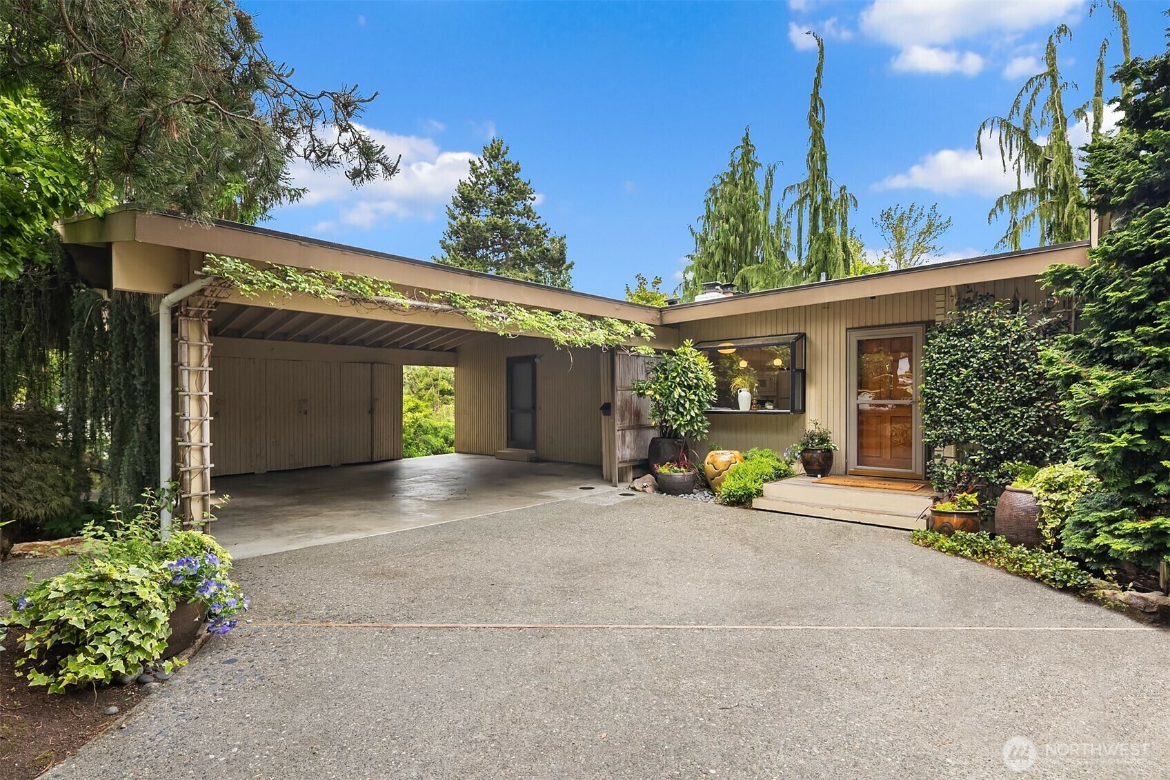 Property Photo: 6518 NE 61st Street WA 98115