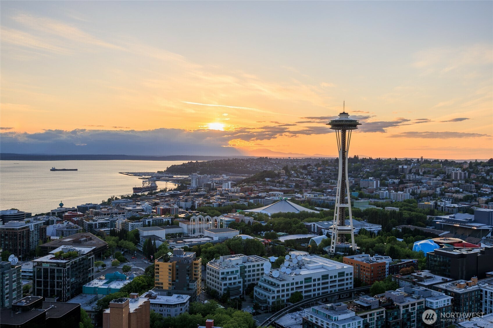 Property Photo: 588 Bell Street 902S WA 98121