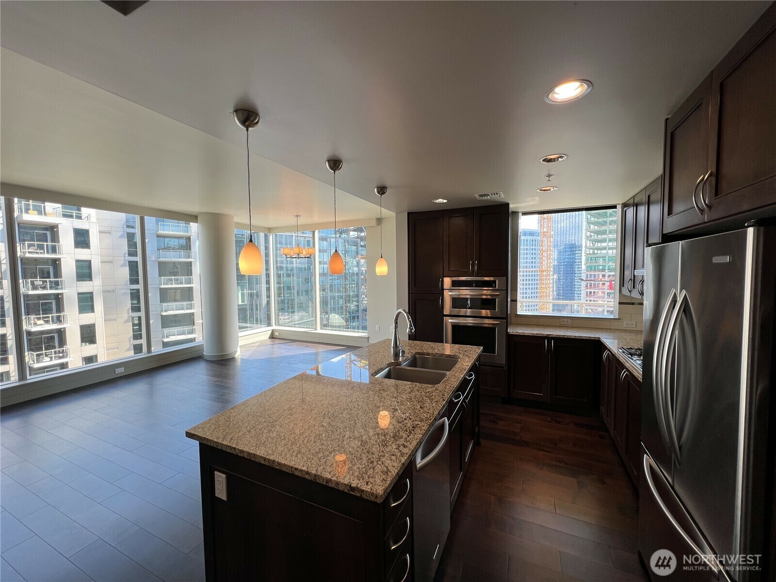 Property Photo: 10610 NE 9th Place 2209 WA 98004