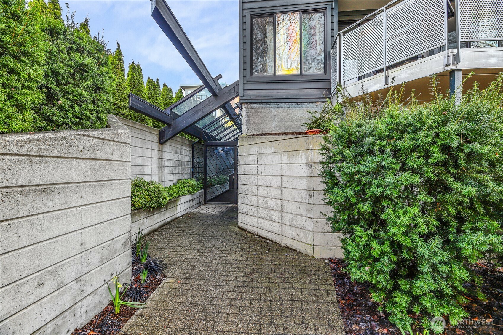 Property Photo:  116  11th Avenue E 404  WA 98102 