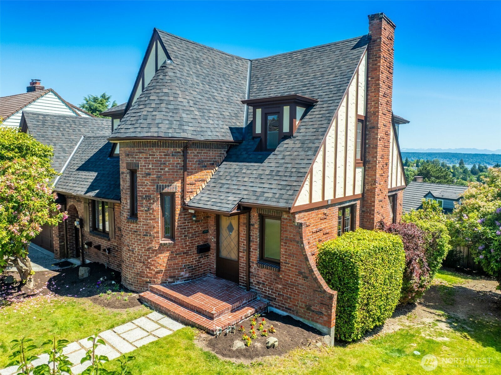 Property Photo: 5808 Princeton Avenue NE WA 98105