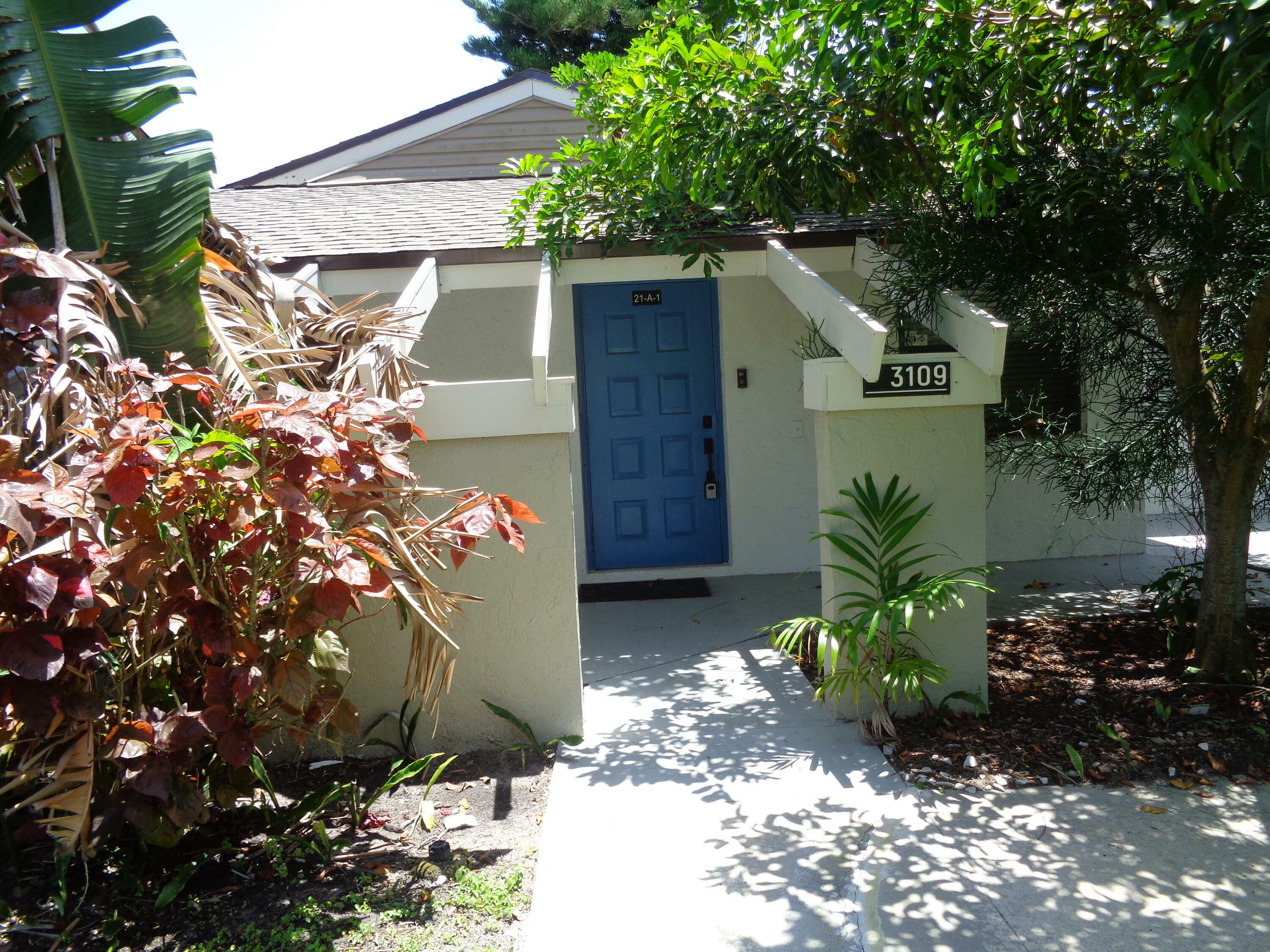 Property Photo: 3109 SW 20th Terrace 21A1 FL 33445