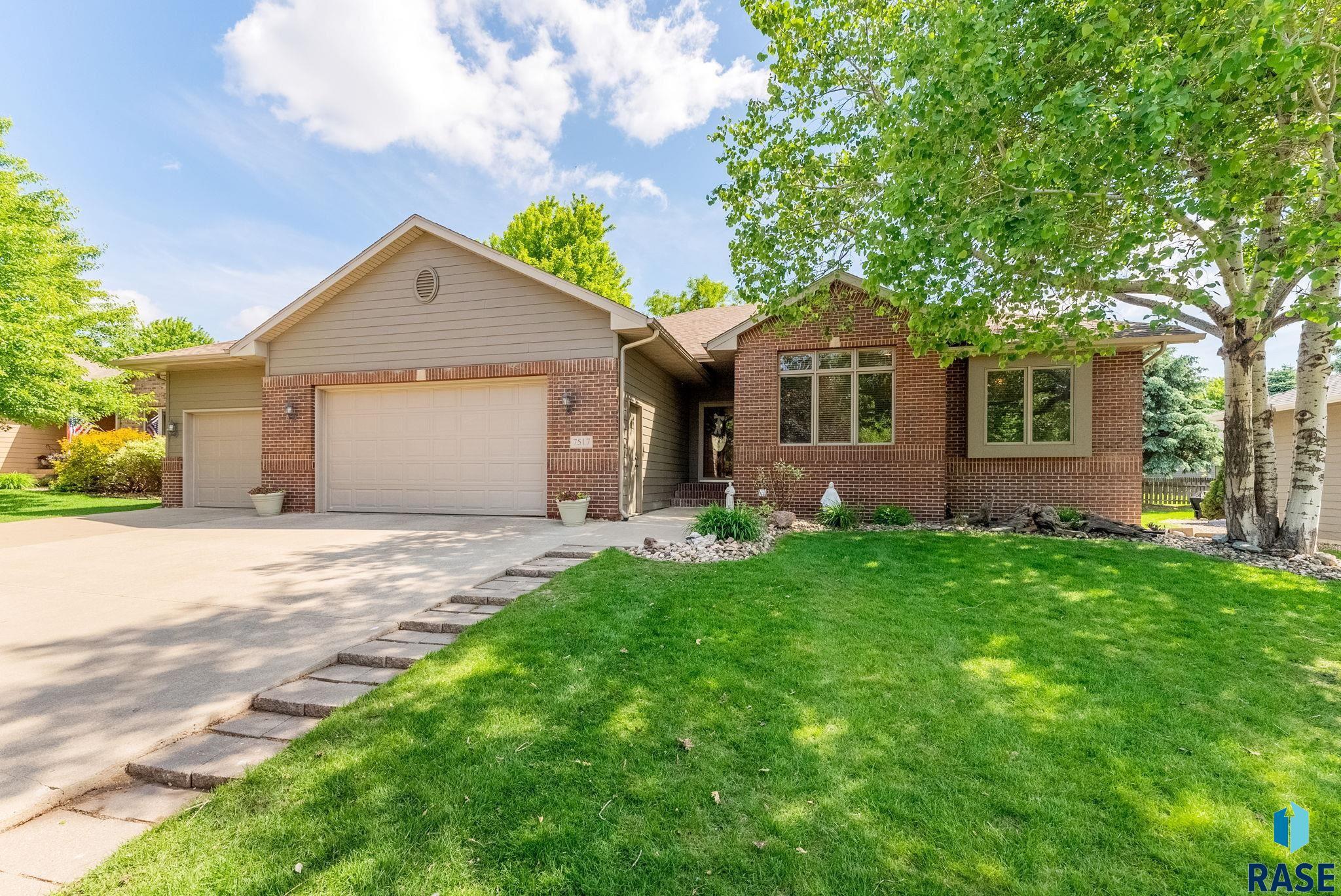 Property Photo: 7517 W 15 St SD 57106