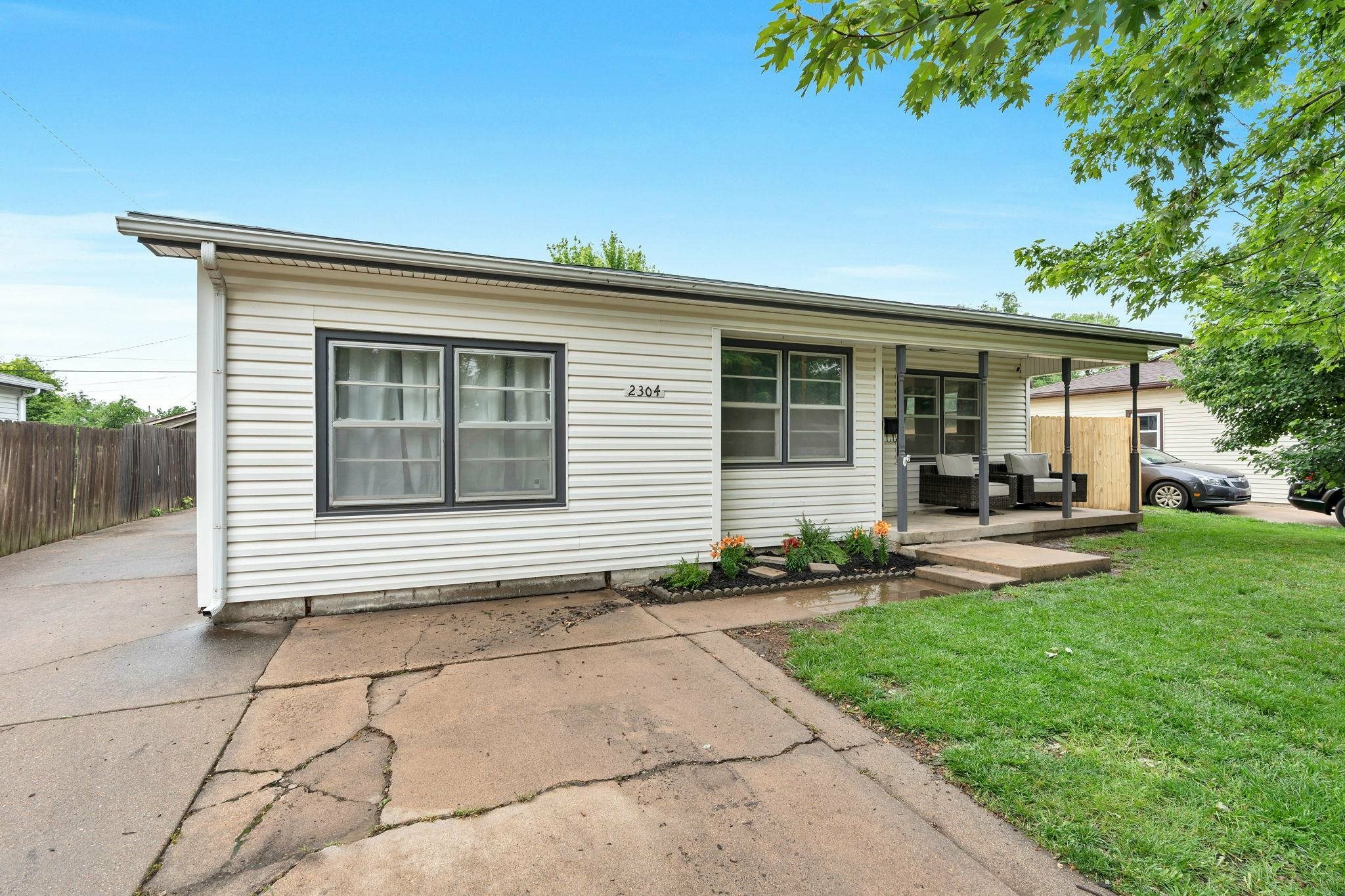 Property Photo: 2304 W Lydia St KS 67213