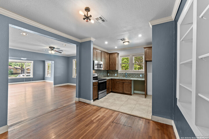 Property Photo: 427 Donaldson TX 78201