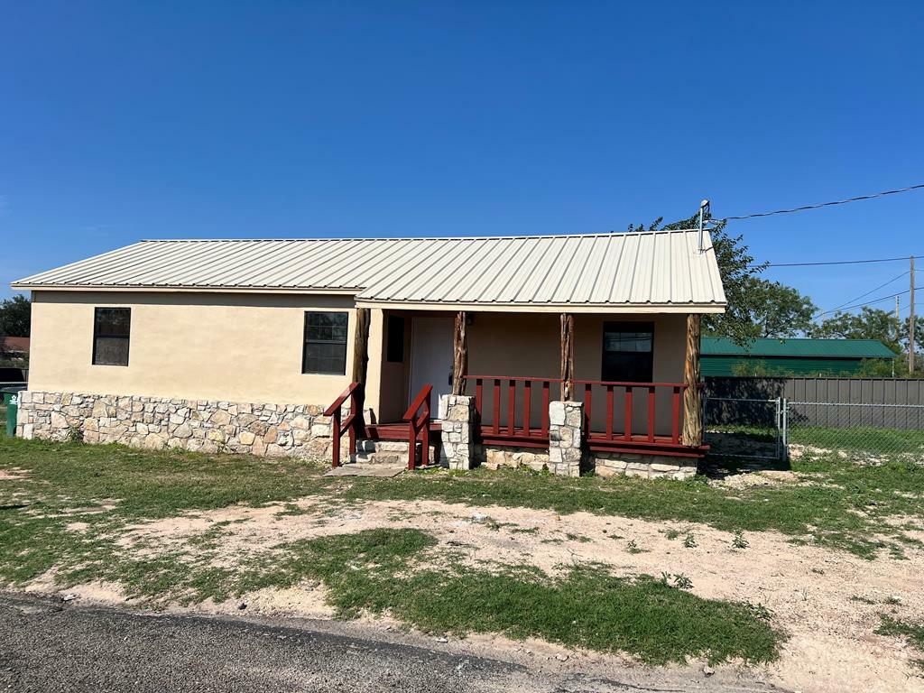 Property Photo: 415 Montague Ave TX 76905