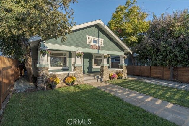 Property Photo:  1322 N June Street  CA 90028 