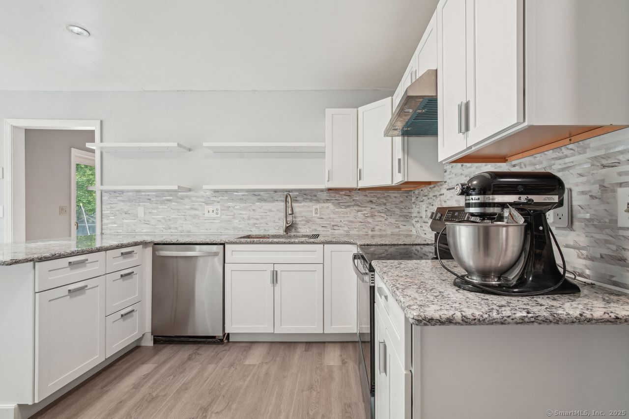 Property Photo:  44 Gilbert Lane  CT 06013 