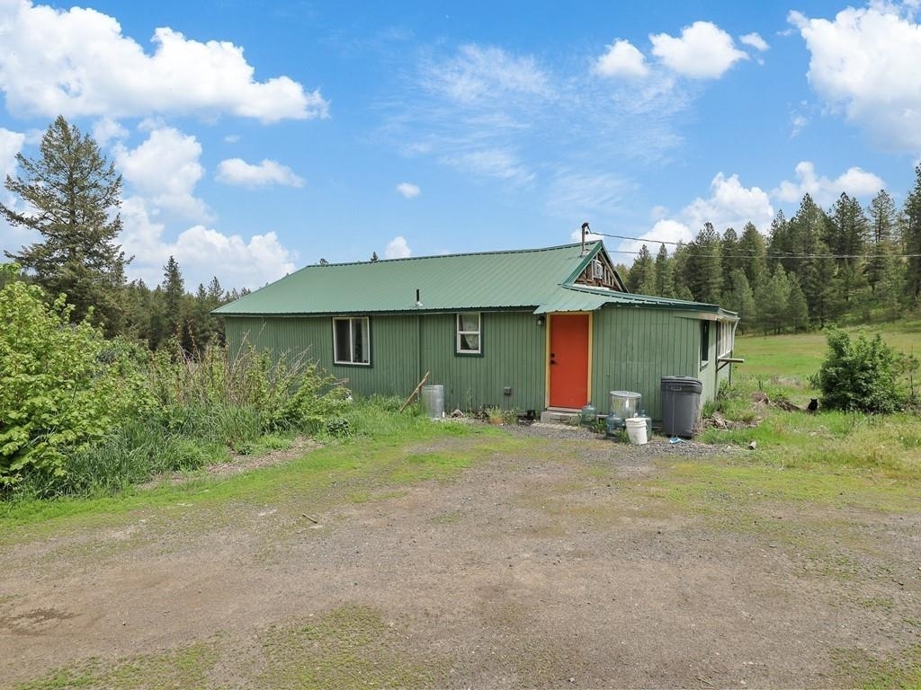 Property Photo: 9215 S Cheney Spokane Rd WA 99020