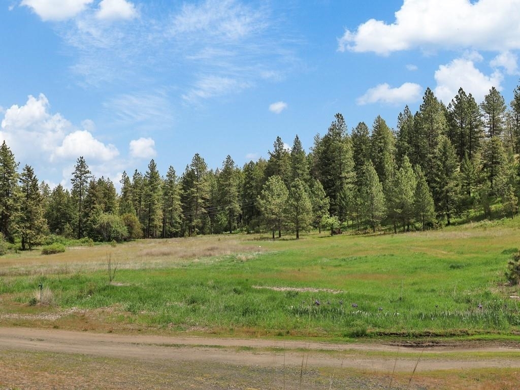 Property Photo: 9215 S Cheney Spokane Rd WA 99020