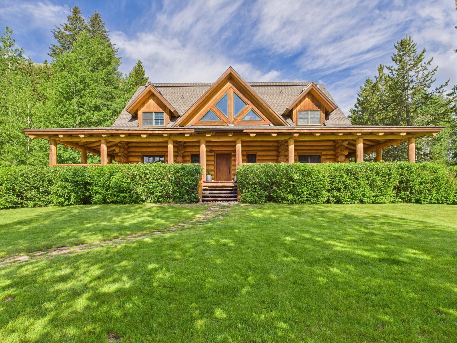 Property Photo:  390 Foxglove  ID 83340 