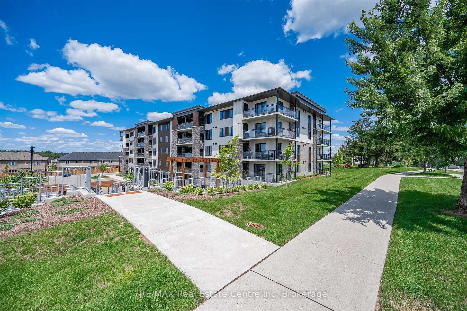 Property Photo: 104 Summit Ridge Drive 102 ON N1E 0R5