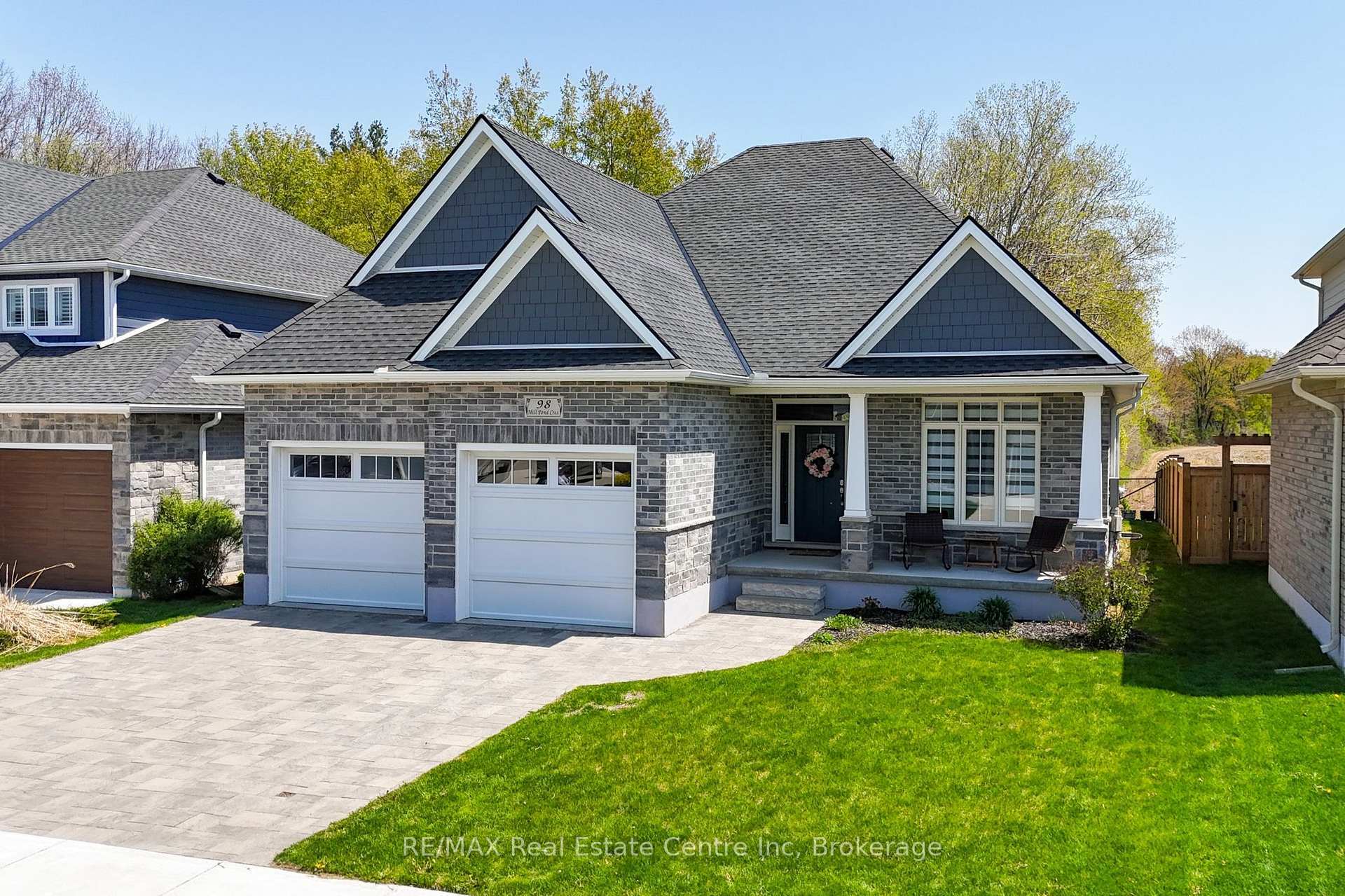 Property Photo:  98 Mill Pond Crescent  ON N0L 1G5 
